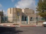 מצודת עציון, חנות בגדים ומרכז תיירותי, צומת גוש-עציון